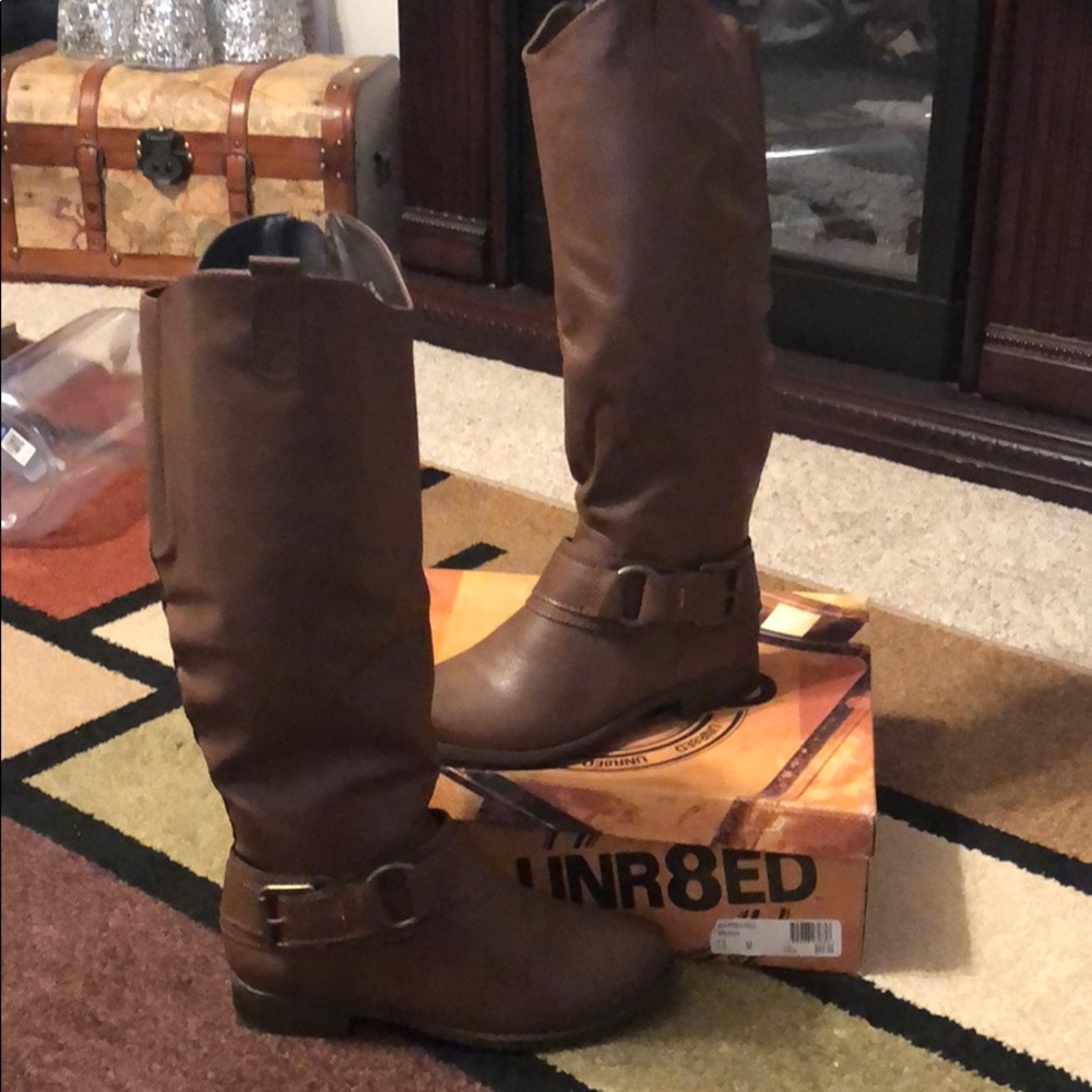 New without tags boots